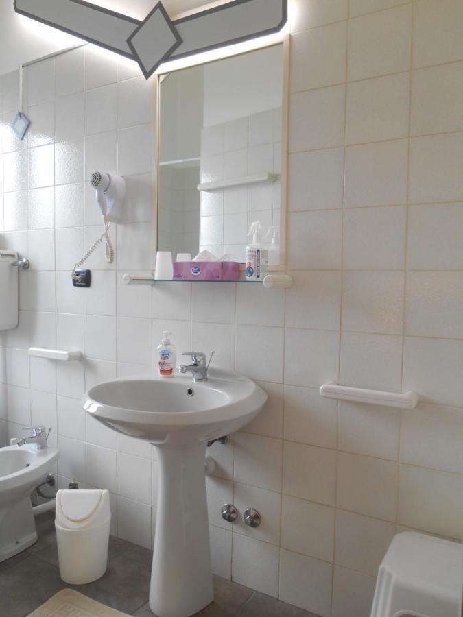 Le Rose Malpensa Bed & Breakfast Busto Arsizio Dış mekan fotoğraf
