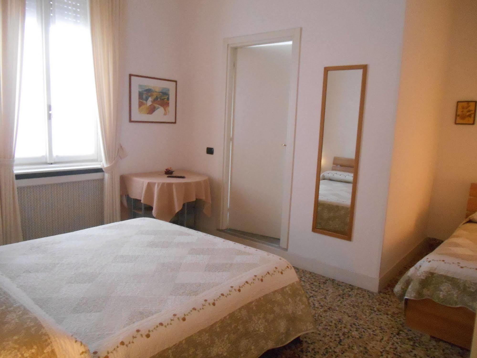 Le Rose Malpensa Bed & Breakfast Busto Arsizio Dış mekan fotoğraf