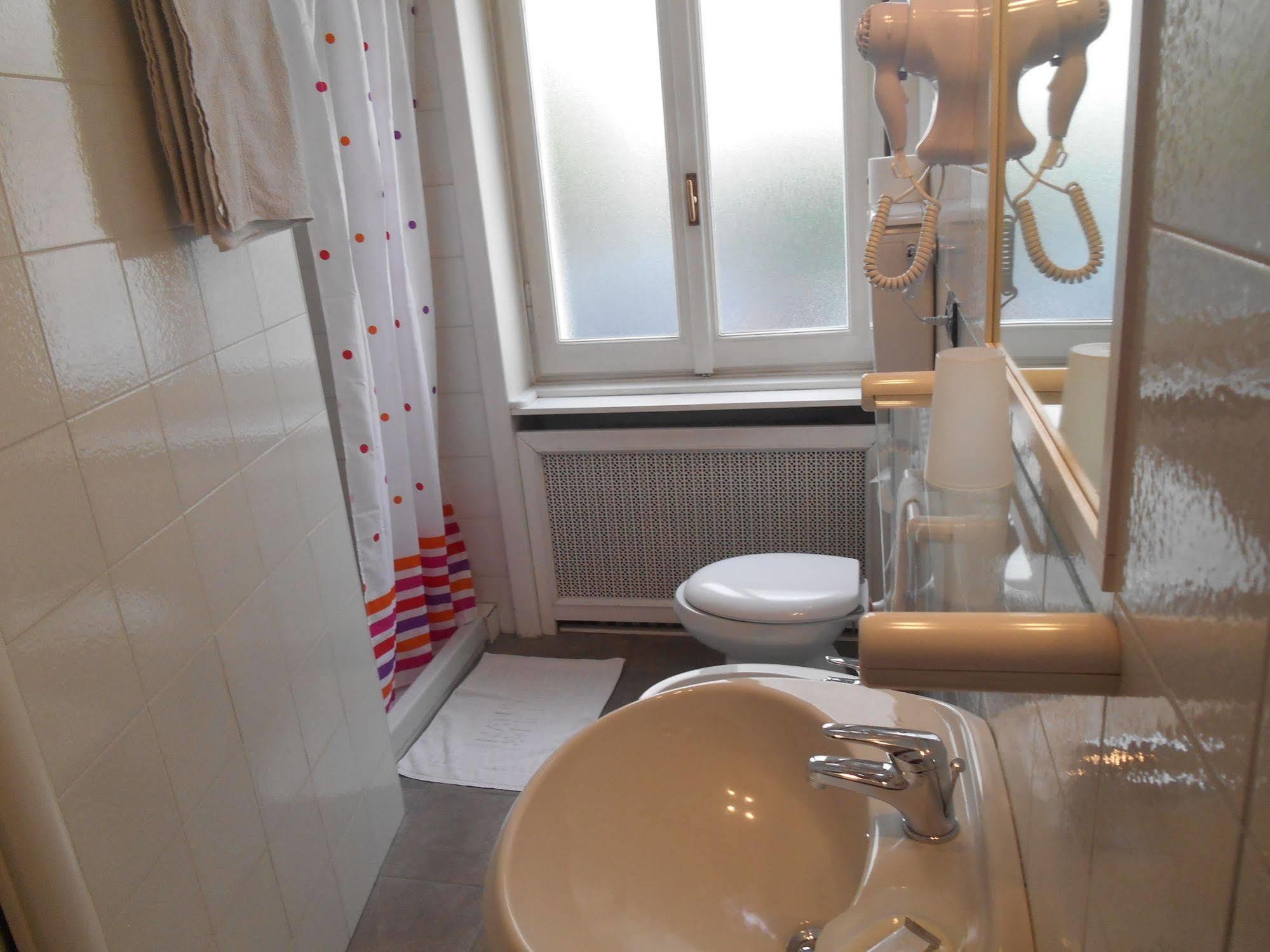 Le Rose Malpensa Bed & Breakfast Busto Arsizio Dış mekan fotoğraf