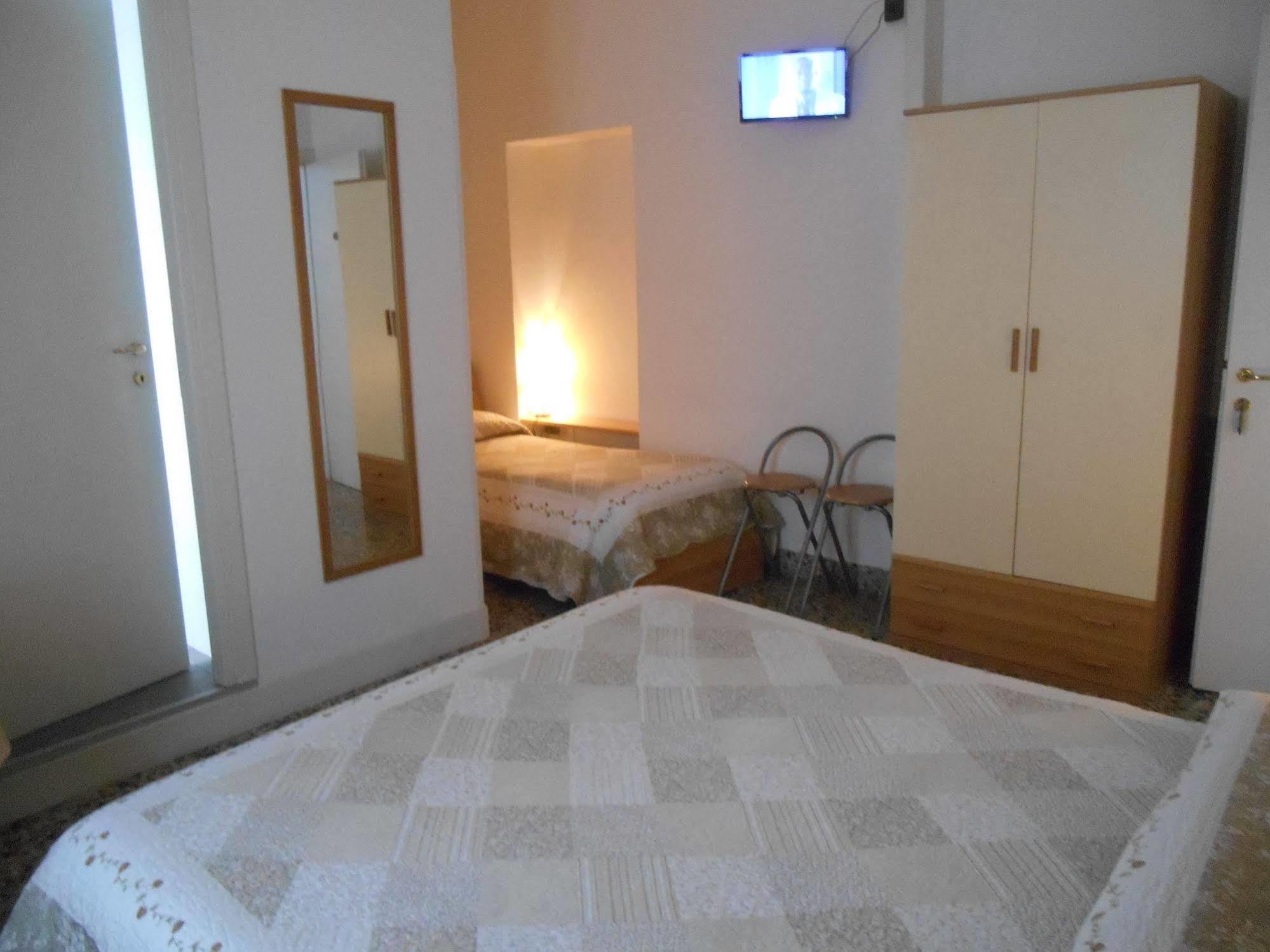 Le Rose Malpensa Bed & Breakfast Busto Arsizio Dış mekan fotoğraf