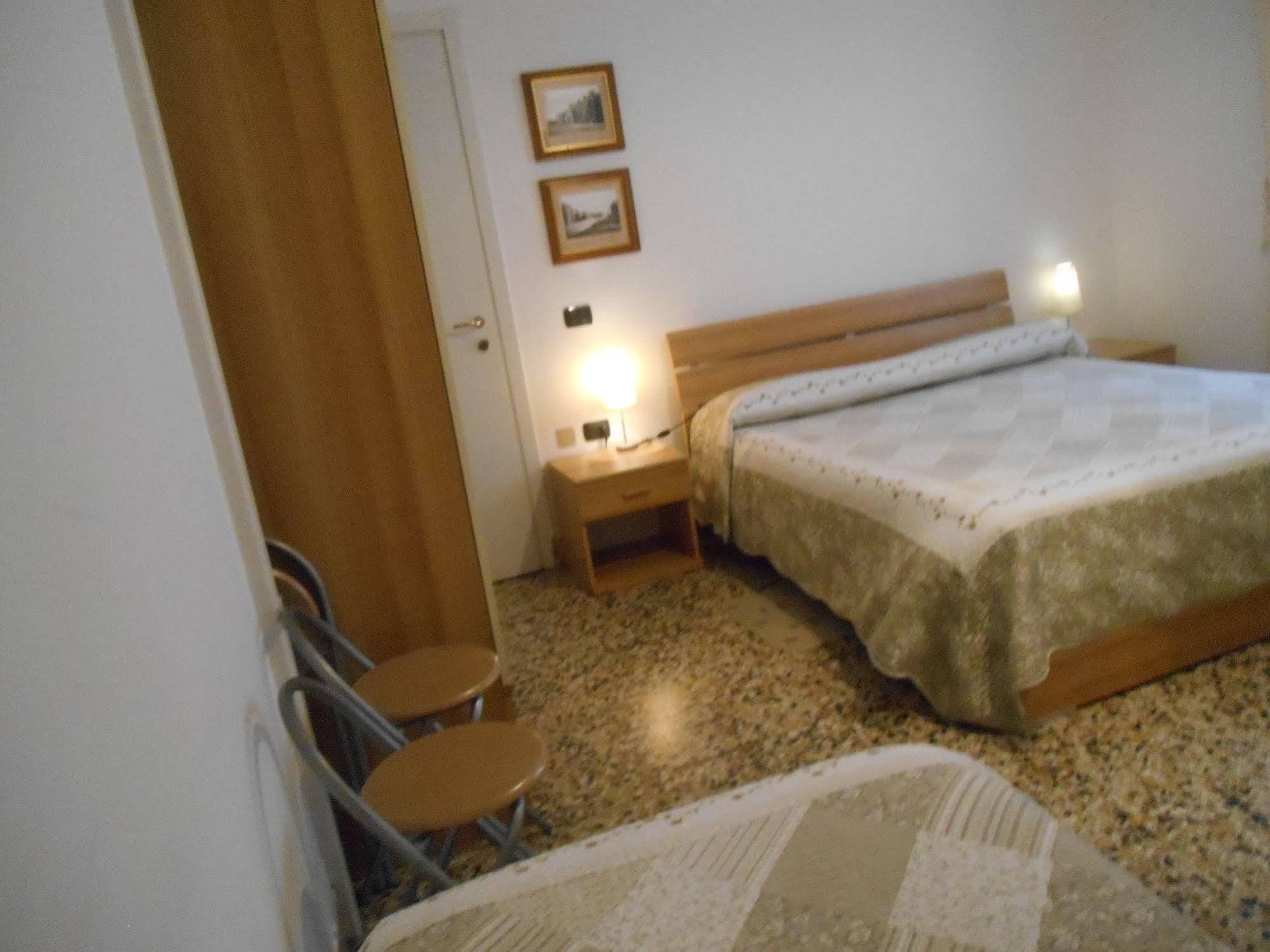 Le Rose Malpensa Bed & Breakfast Busto Arsizio Dış mekan fotoğraf