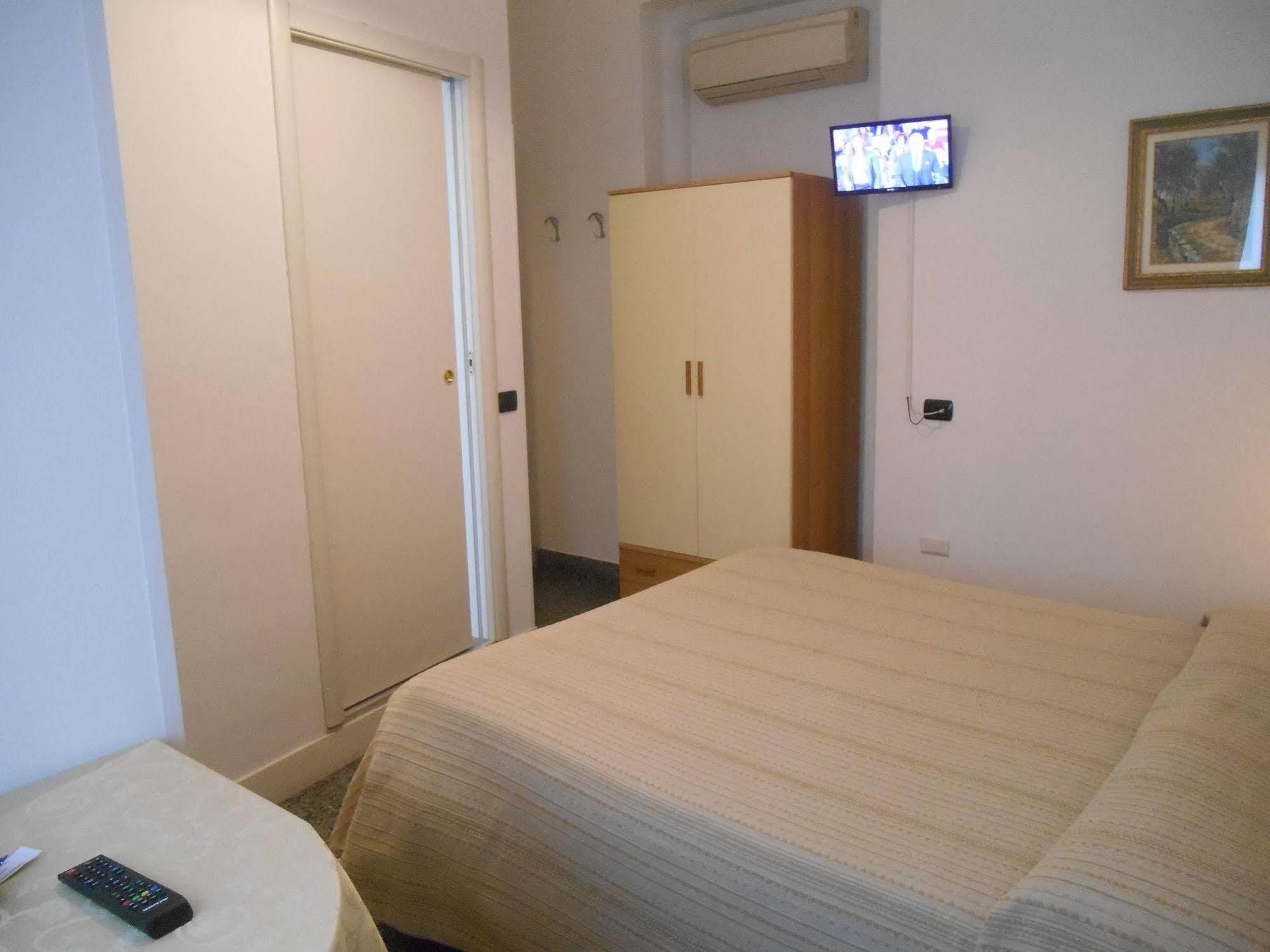 Le Rose Malpensa Bed & Breakfast Busto Arsizio Dış mekan fotoğraf